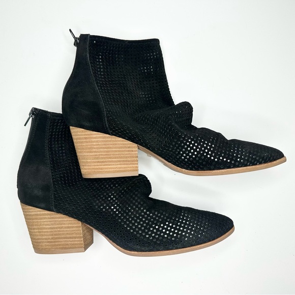 Jeffrey Campbell Janelle Black Suede Laser Cut
Booties, 10 - Picture 4 of 9